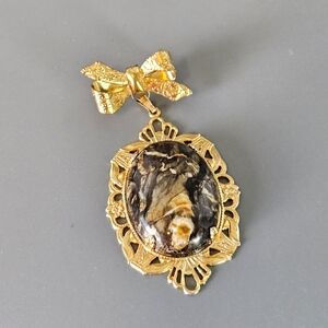 1960s Vintage Gold Tone Brooch